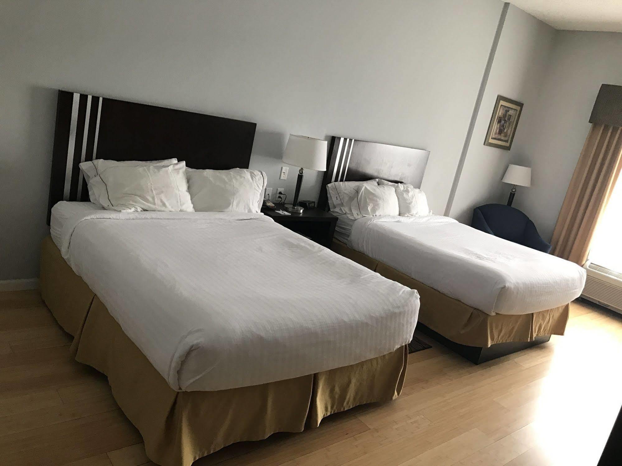 Holiday Inn Express - Bentleyville Bagian luar foto